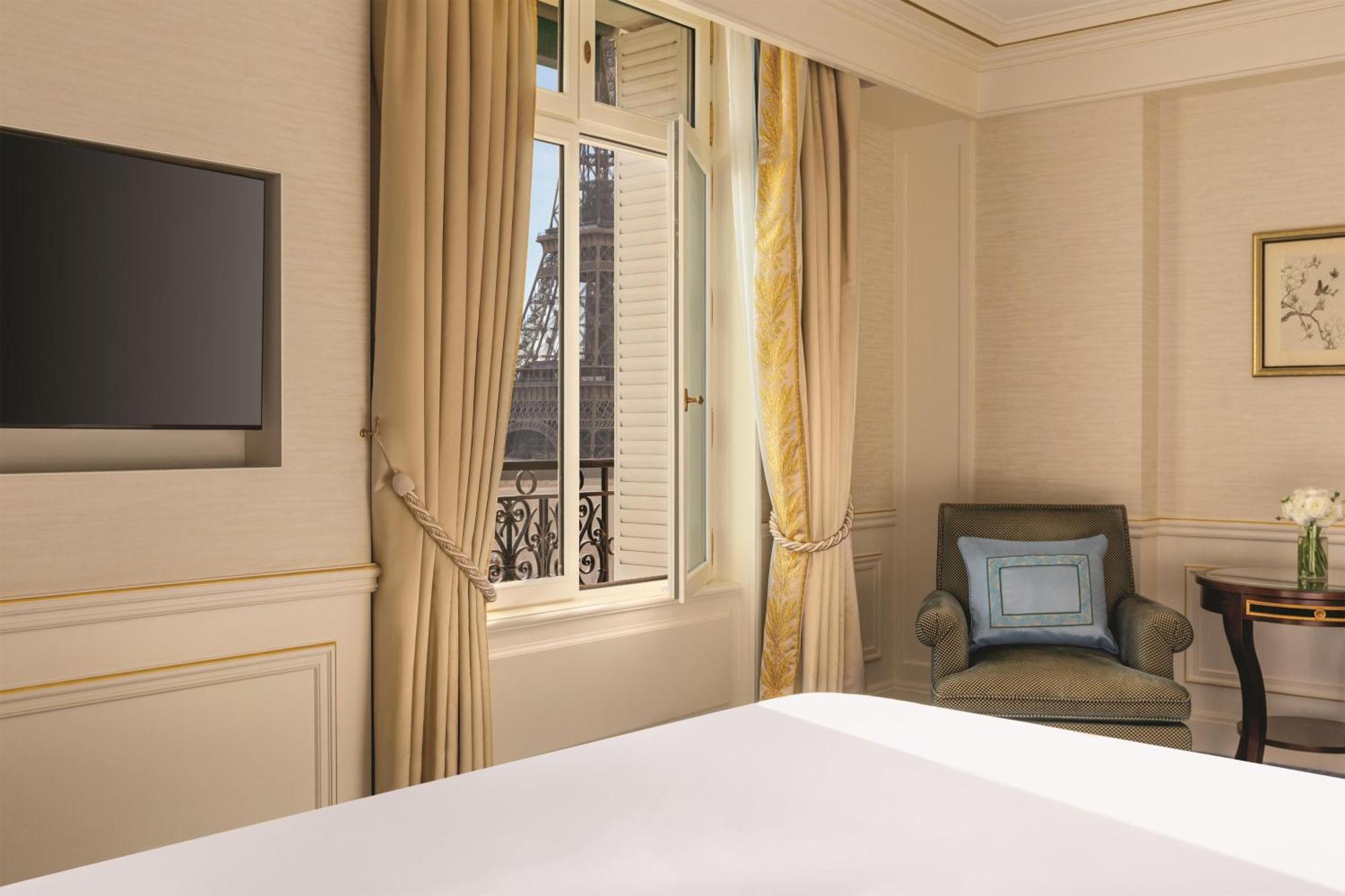 Chambre Lit King-Size - Vue sur Tour Eiffel
